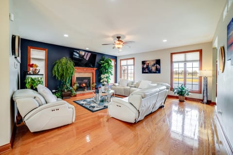 Dyer Family Escape - 20 Mi to Lake Michigan! Apartment in Indiana