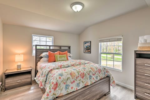 Bright Columbia Home: 47 Mi to Dtwn Nashville House in Columbia