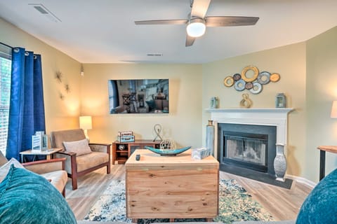 20 Mi to Charleston: Group Getaway in Summerville! House in Summerville