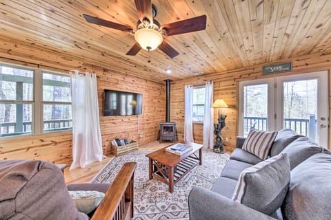 Scenic Murphy Escape with Hot Tub & Fire Pit! House in Tennessee