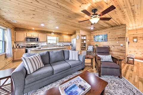 Scenic Murphy Escape with Hot Tub & Fire Pit! House in Tennessee