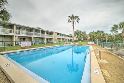 2 Mi to Beach! Bayside PCB Escape w/ Pool Access Apartment in Lower Grand Lagoon