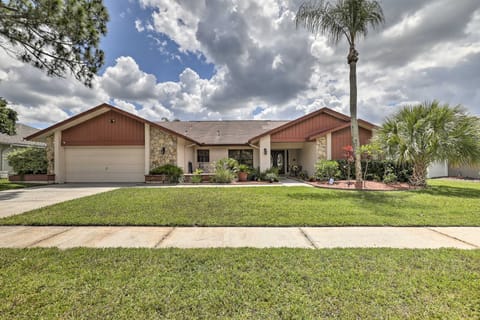 Relaxing Tampa Abode w/ Screened Lanai & Pool House in Greater Carrollwood