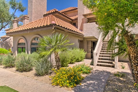 Walk to Park: Snowbird Haven w/ Pool in Scottsdale Apartment in Tempe