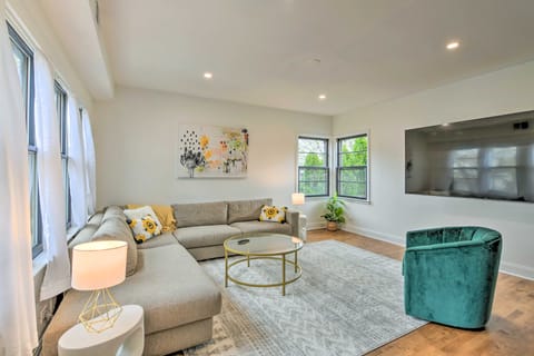 Oak Park Home w/ Grill - 5 Mi to Garfield Park! House in Oak Park