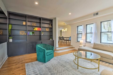 Oak Park Home w/ Grill - 5 Mi to Garfield Park! House in Oak Park