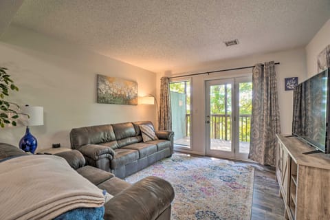 2 Mi to Silver Dollar City: Condo w/ Mtn Views Apartment in Table Rock Lake