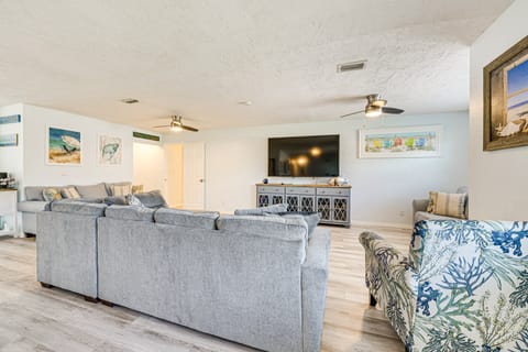 < 2 Mi to Beach & Marina: Bright Ruskin Retreat! House in Ruskin