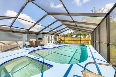 < 2 Mi to Beach & Marina: Bright Ruskin Retreat! House in Ruskin