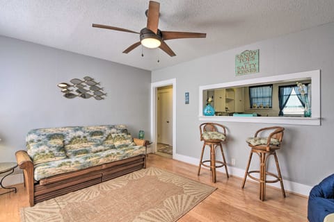Walk to Beach: Breezy Galveston Apt w/ Deck! Apartment in Galveston Island