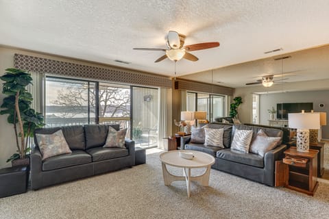 Lake-View Balcony, Pool Access! Osage Beach Gem Apartment in Lake of the Ozarks