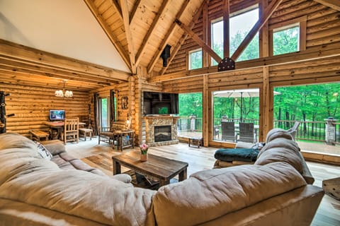 Classy Home w/ Hot Tub: 2 Mi to Lake Access! House in Ohio