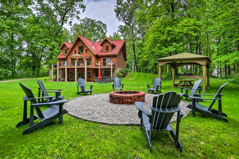 Classy Home w/ Hot Tub: 2 Mi to Lake Access! House in Ohio