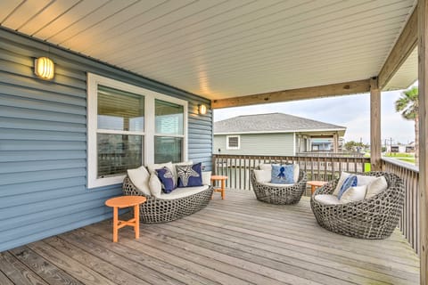 Sea Isle Retreat: Restaurant, Bar & Marina On-Site House in Galveston Island