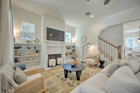 Canyon Lake Home w/ Deck ~ 1 Mi to Comal Park Cottage in Canyon Lake