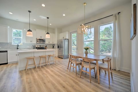 Canyon Lake Home w/ Deck ~ 1 Mi to Comal Park Cottage in Canyon Lake