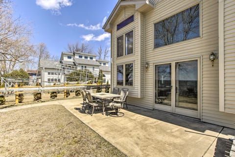 Bright Cecil Home w/ Boat Dock & Lake Access! House in Wisconsin