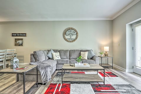 Downtown Pigeon Forge Condo w/ Pool Access! Apartment in Pigeon Forge