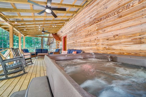 North Georgia Mtn Escape w/ Hot Tub & Games! House in White County