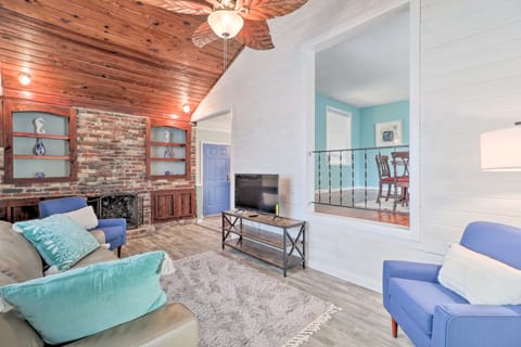 Jacksonville Retreat w/ Pool & Yard - 3 Mi to Zoo! House in Jacksonville