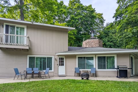 Close to 3 Ski Areas: Michigan Family Retreat! House in Michigan