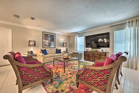 Game Room & Pool: Huge Lutz Family Retreat House in Lutz