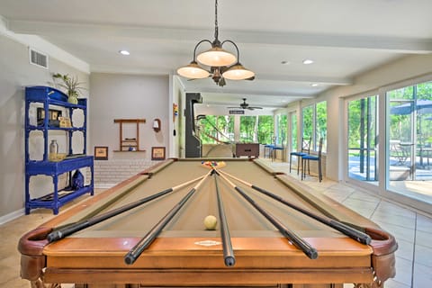 Game Room & Pool: Huge Lutz Family Retreat House in Lutz