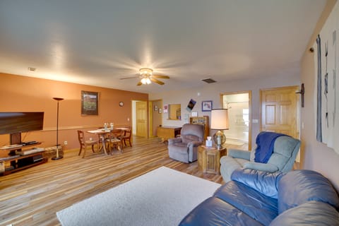 Boat Dock & Fire Pit: 'Sunset Cove' Lakefront Gem Apartment in Lake O The Cherokees