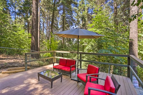 Cozy Skyforest Cabin ~ 1 Mi to Lake Arrowhead! House in Lake Arrowhead