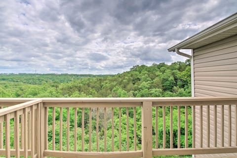 2 Mi to Branson Strip: Family Home w/ Balcony! Apartment in Branson
