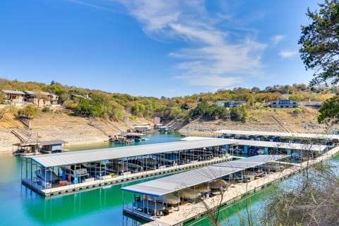 Top-Floor Lake-View Condo w/ Boat Dock Access Apartment in Point Venture