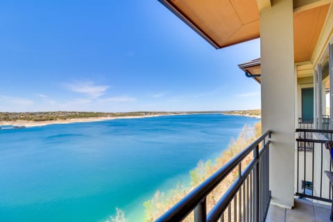 Top-Floor Lake-View Condo w/ Boat Dock Access Apartment in Point Venture