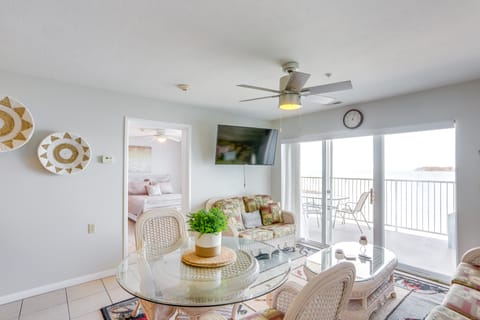 Cozy Lakefront Middle Bass Retreat w/ Balcony Apartment in Lake Erie