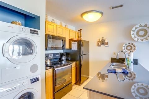 Cozy Lakefront Middle Bass Retreat w/ Balcony Apartment in Lake Erie