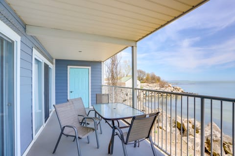 Cozy Lakefront Middle Bass Retreat w/ Balcony Apartment in Lake Erie