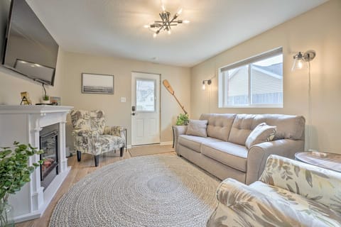 Waterfront Syracuse Home w/ Patio & Fire Pit! Cottage in Indiana