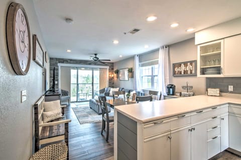 Branson Retreat w/ Balcony & 18-Hole Golf Course! Apartment in Ozark Mountains