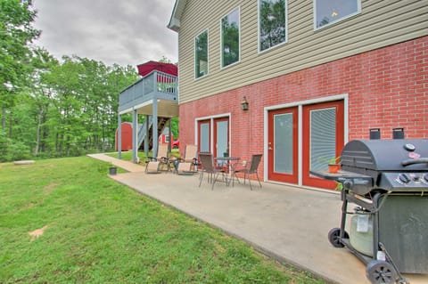 Yogi’s Paradise w/ Deck ~ 1 Mi to Yogaville! House in Nelson County