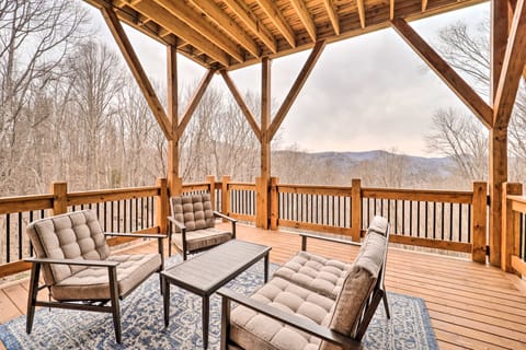 Mountainside Family Retreat w/ Deck in Banner Elk! House in Brushy Fork