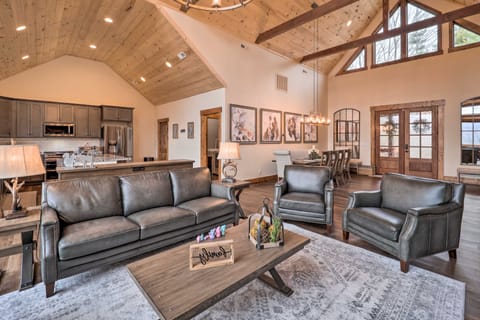 Mountainside Family Retreat w/ Deck in Banner Elk! House in Brushy Fork