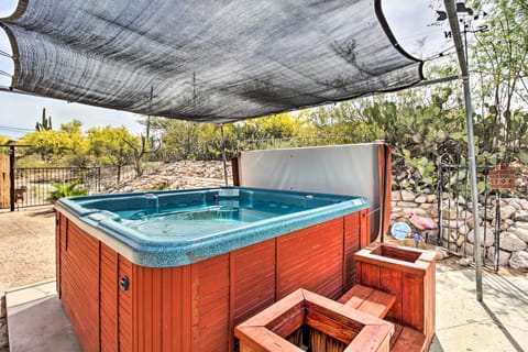 Lovely Tucson Home w/ Private Pool & Hot Tub! Cottage in Casas Adobes