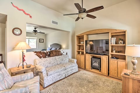 Lovely Tucson Home w/ Private Pool & Hot Tub! Cottage in Casas Adobes