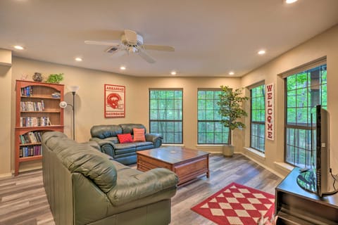 Beaver Lake Retreat w/ Deck & Private Hot Tub House in Beaver Lake