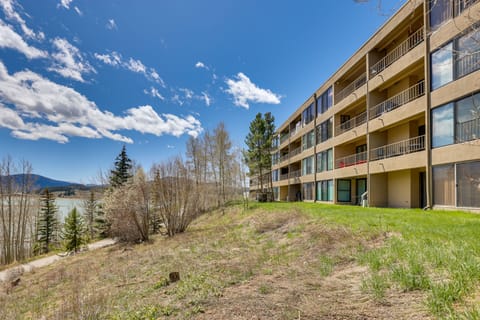 Mtn & Reservoir Views: Cozy Dillon Condo! Apartment in Dillon