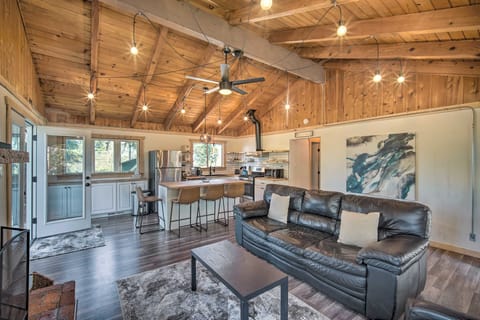 Newly Renovated Lake Arrowhead Cabin w/ Deck! House in Lake Arrowhead