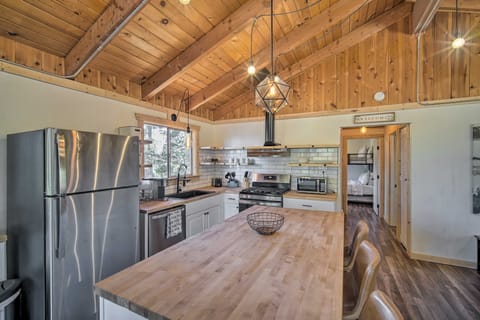 Newly Renovated Lake Arrowhead Cabin w/ Deck! House in Lake Arrowhead