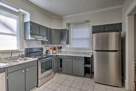 Renovated Home - Walk to Medical District! House in North Augusta