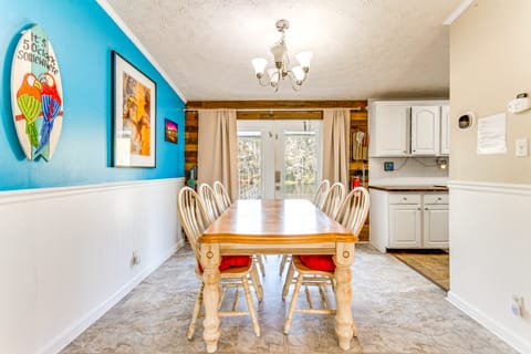 Fire Pit & On-Site Fishing! Pensacola Family Home House in Alabama