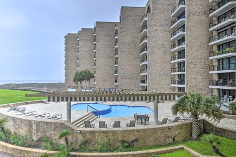 Pools, Hot Tub & Ocean Views: Port Aransas Condo Apartment in Port Aransas