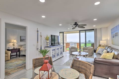 Pools, Hot Tub & Ocean Views: Port Aransas Condo Apartment in Port Aransas